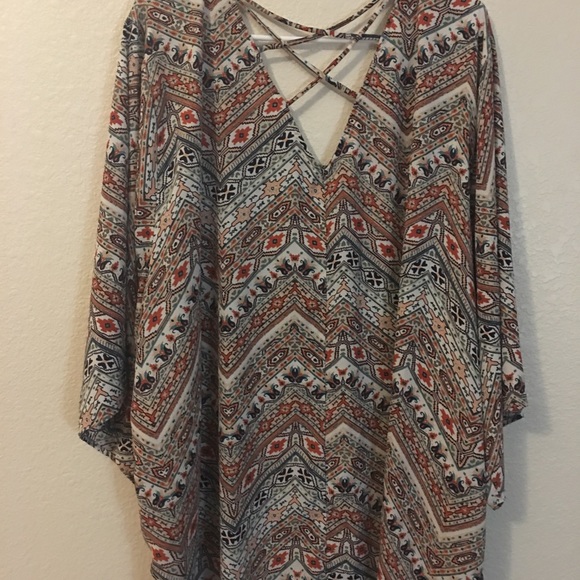 Beautiful pattern top by Torrid - Picture 3 of 4